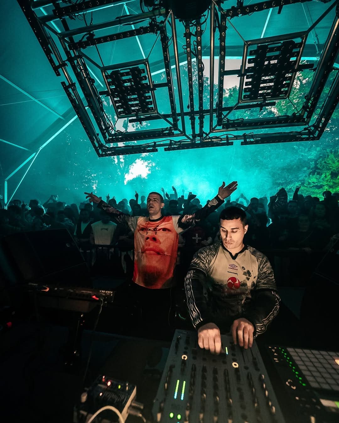 999999999 cover image