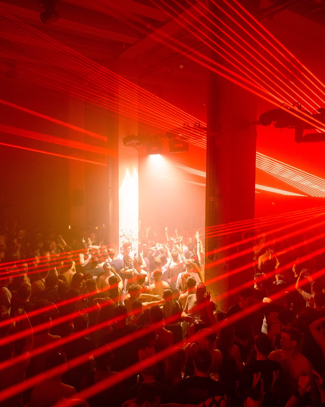 SARA LANDRY AT KOMPASS cover image