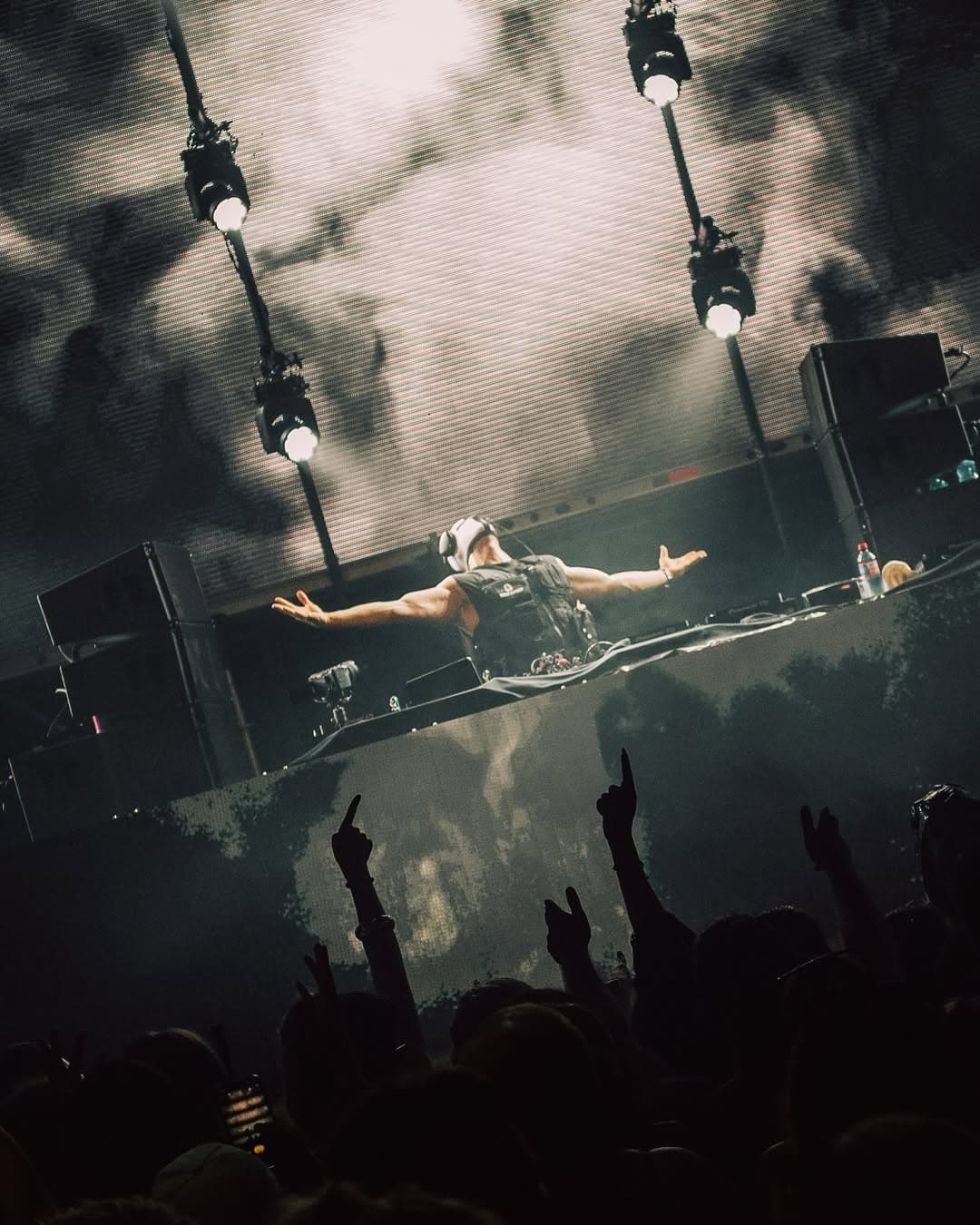 Mutate presents: HOLY PRIEST 25 DEC